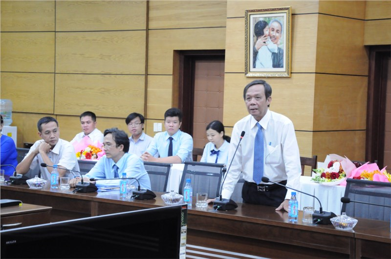 Thầy Võ Mai - nguyên Hiệu trưởng THPT Trần Hữu Trang 
